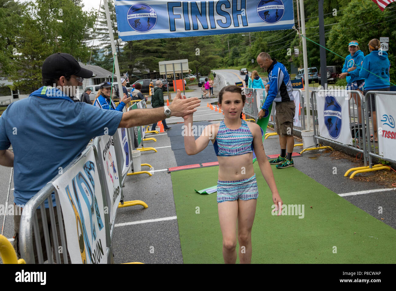 Isabelle Burroughs vince il 2018 Aia Endurance Festival Triathlon ragazza in età di 11 anni e sotto il gruppo Foto Stock