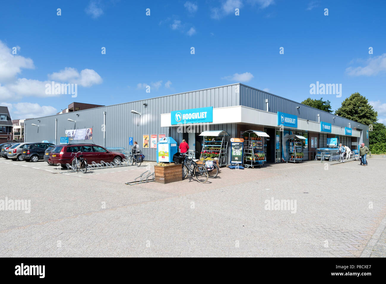 Hoogvliet supermercato in Sassenheim. Hoogvliet è un olandese società di vendita al dettaglio e un membro di Superunie, un olandese organizzazione di acquisto per i supermercati. Foto Stock