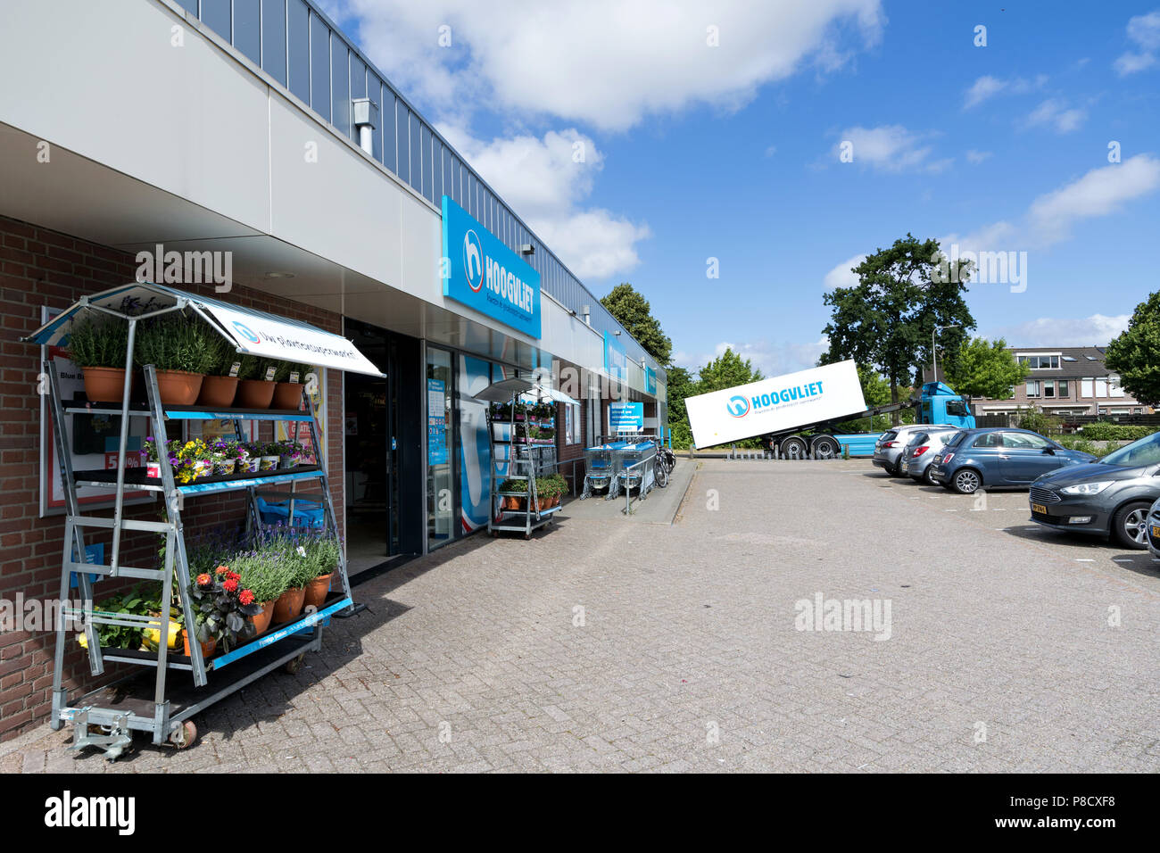 Hoogvliet supermercato in Sassenheim. Hoogvliet è un olandese società di vendita al dettaglio e un membro di Superunie, un olandese organizzazione di acquisto per i supermercati. Foto Stock