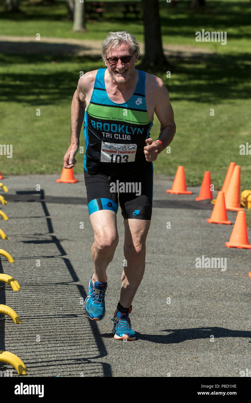Richard Brotherton competiting nel segmento di esecuzione nel 2018 Stissing Triathlon Foto Stock
