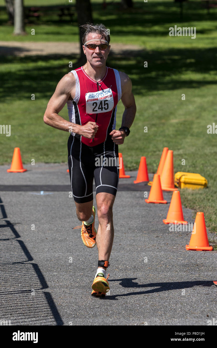 David Nadel concorrenti nel segmento di esecuzione nel 2018 Stissing Triathlon Foto Stock