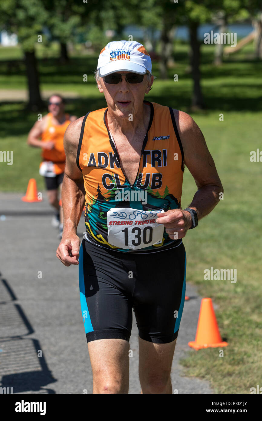 Glenn Schaef competiting nel segmento di esecuzione nel 2018 Stissing Triathlon Foto Stock