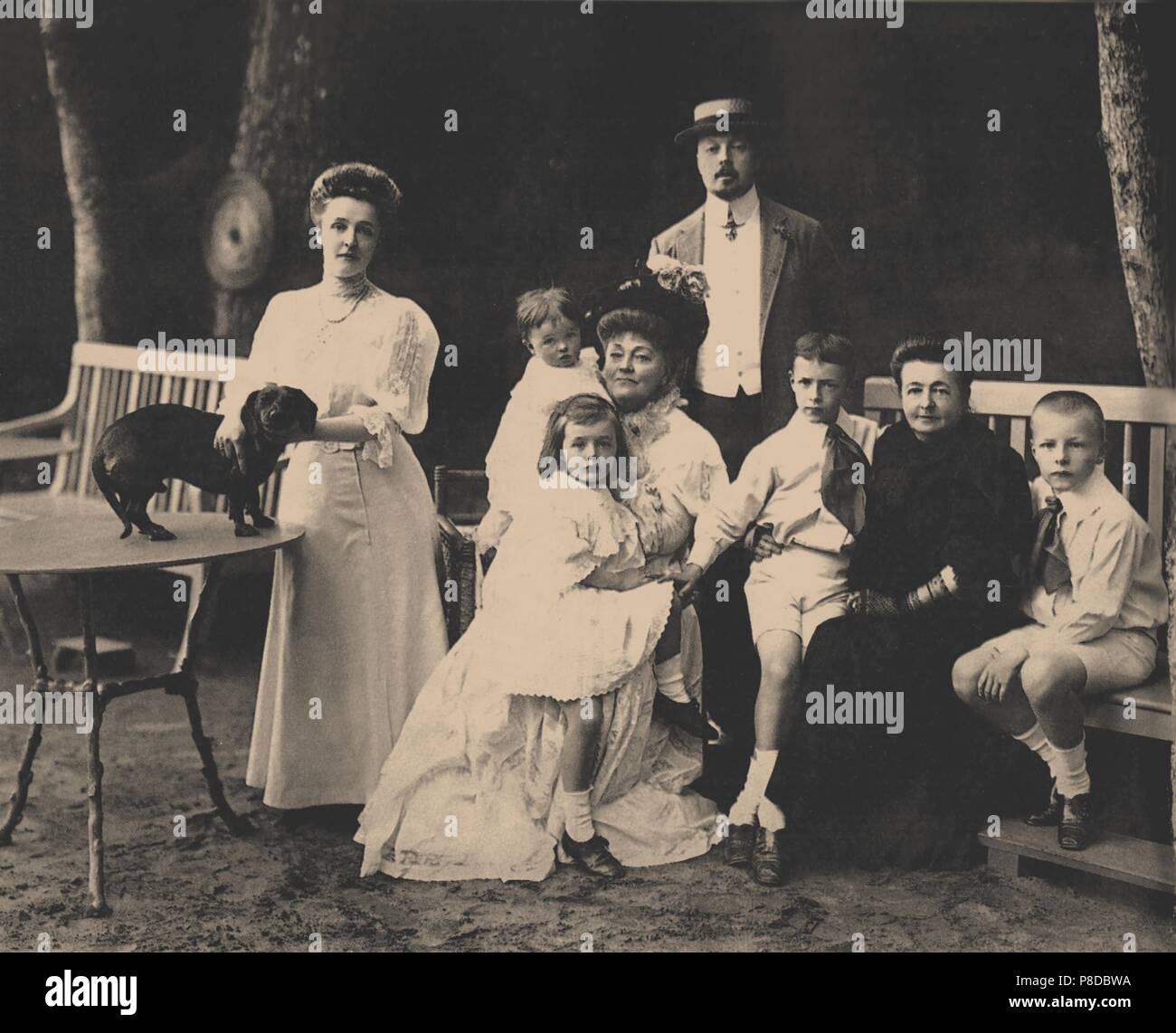 Il Nabokov famiglia. Vladimir Dmitriewitsch, Elena Ivanovna, Maria Ferdinandovna con bambini. Museo: Collezione privata. Foto Stock