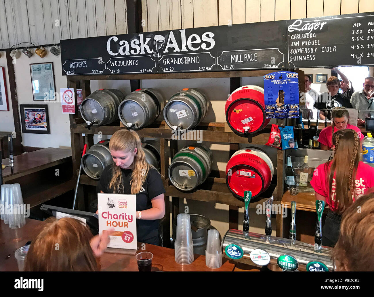 Silverstone boschi Pub fanatico dei motori, botte Ales, Grand Prix, Northampton, England, Regno Unito Foto Stock