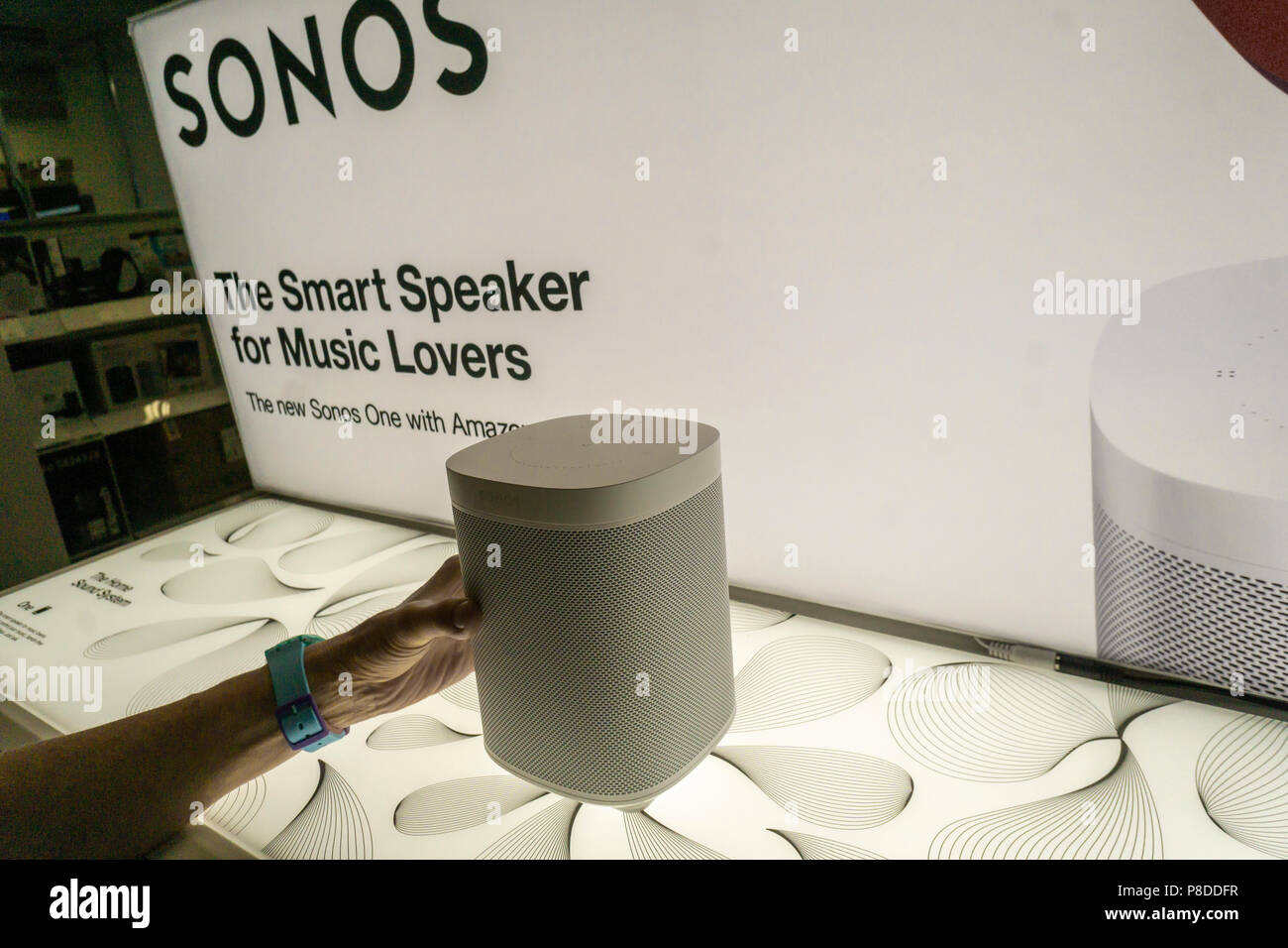 Un display di Sonos Altoparlanti di marca in un negozio Best Buy in nuovo Yorkon venerdì 6 luglio, 2018. Sonos ha archiviato per un'offerta pubblica iniziale sulla borsa americana NASDAQ. (© Richard B. Levine) Foto Stock