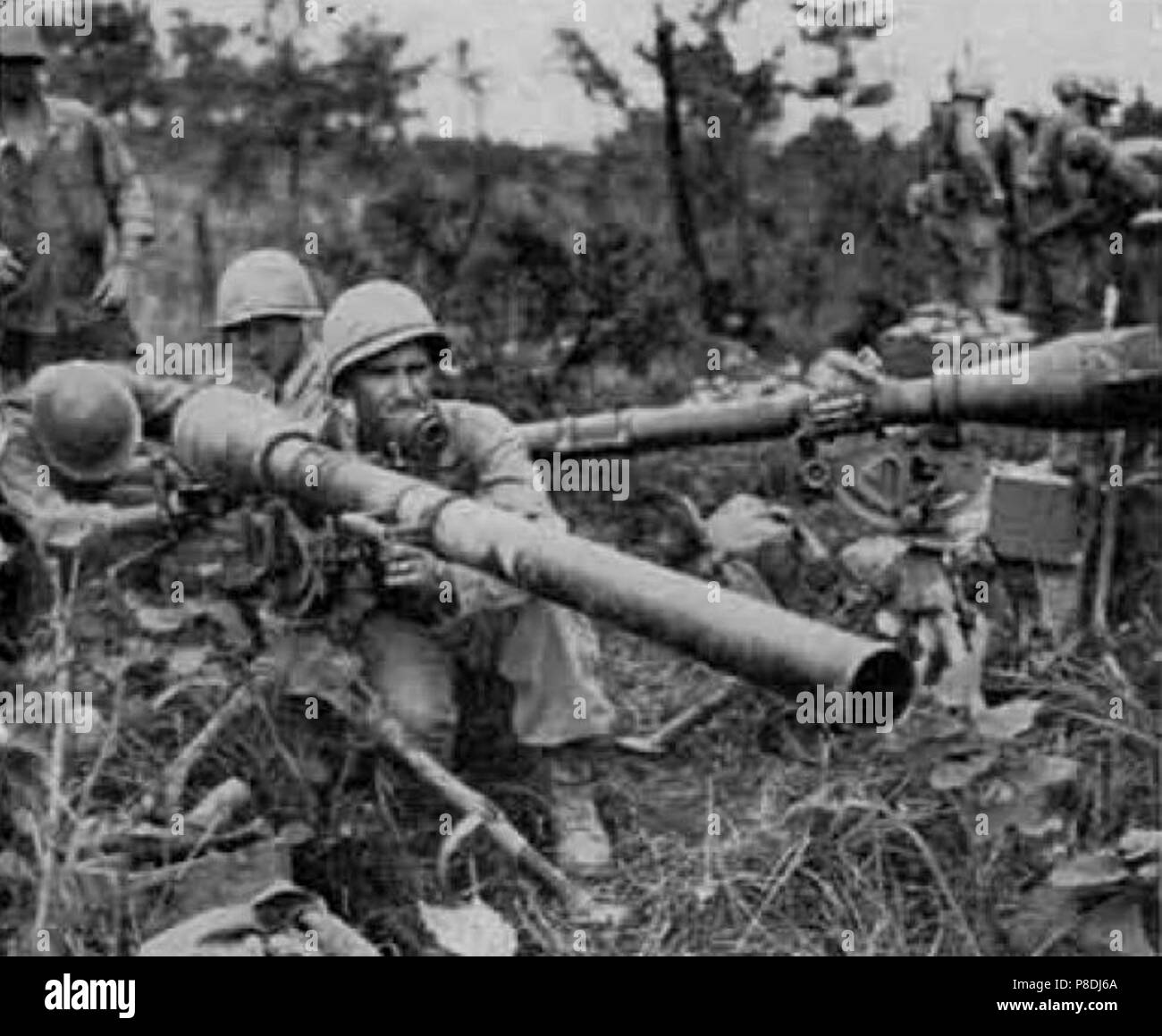 75mm-recoilless-fucile-CAJ19451112-sc-1. Foto Stock