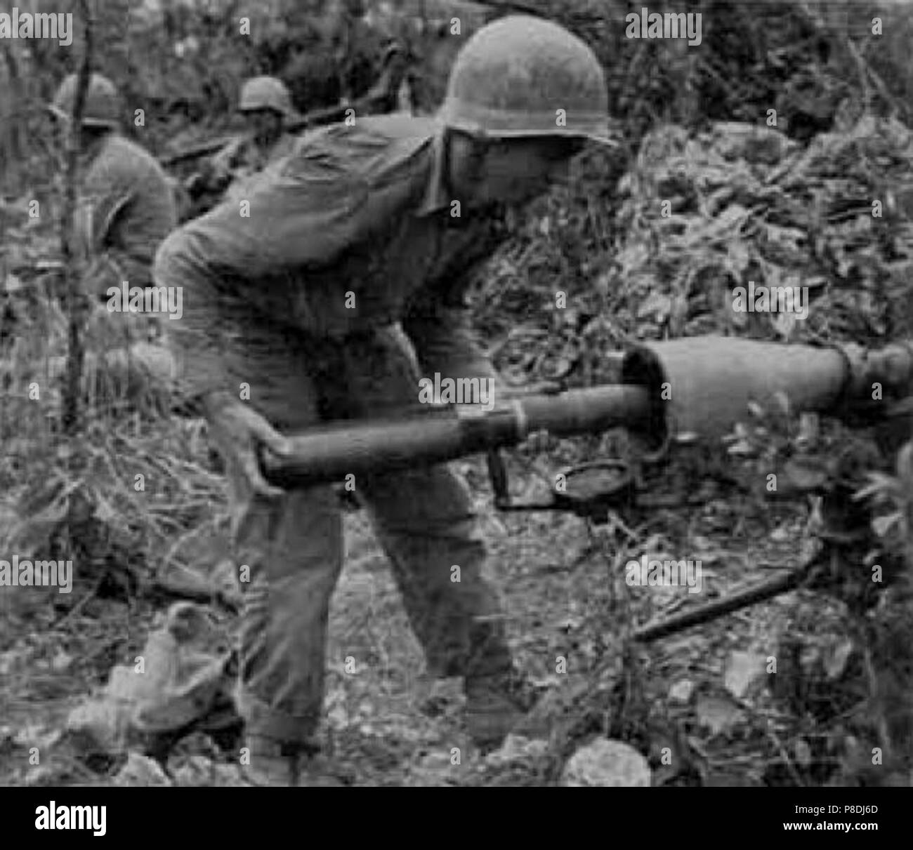 75mm-recoilless-fucile-CAJ19451112-sc-2. Foto Stock