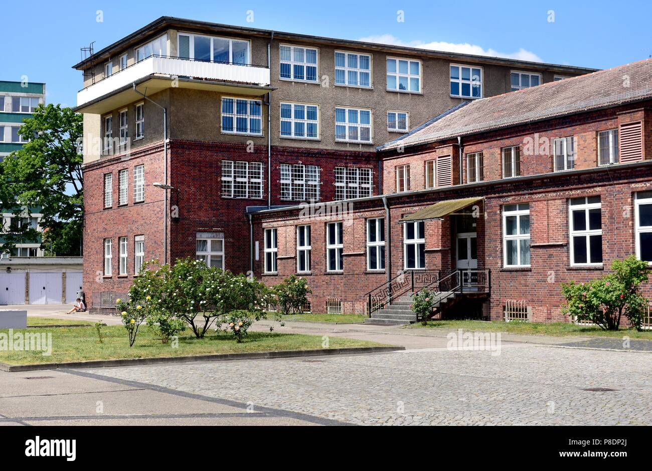 L'ex prigione Stasi e oggi il memorial Hohenschönhauen a Berlino (Germania), 21 maggio 2018. | Utilizzo di tutto il mondo Foto Stock