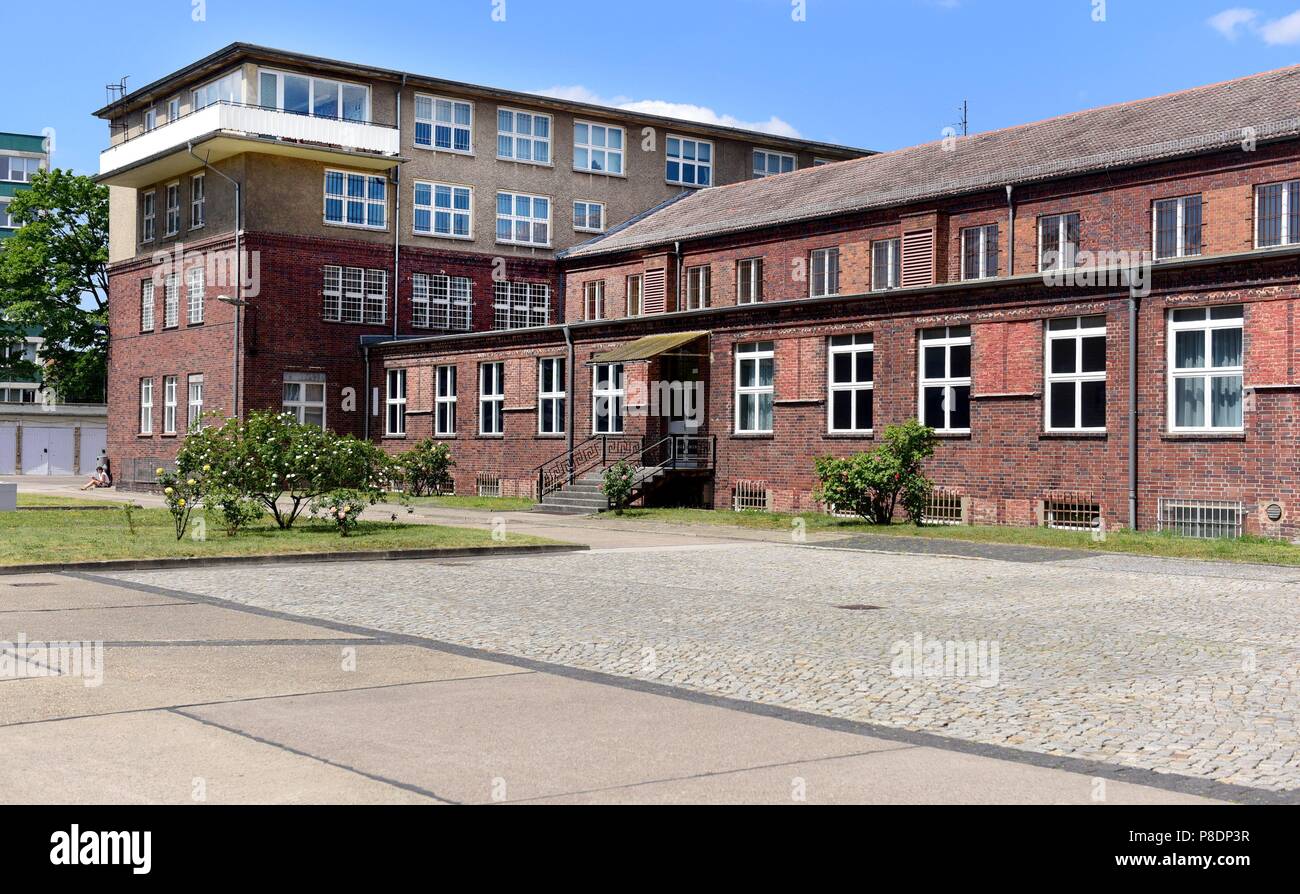 L'ex prigione Stasi e oggi il memorial Hohenschönhauen a Berlino (Germania), 21 maggio 2018. | Utilizzo di tutto il mondo Foto Stock