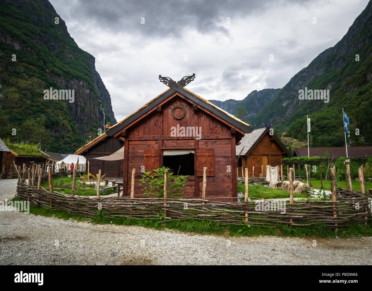 Viking Village sul bordo di un fiordo in Norvegia. Foto Stock