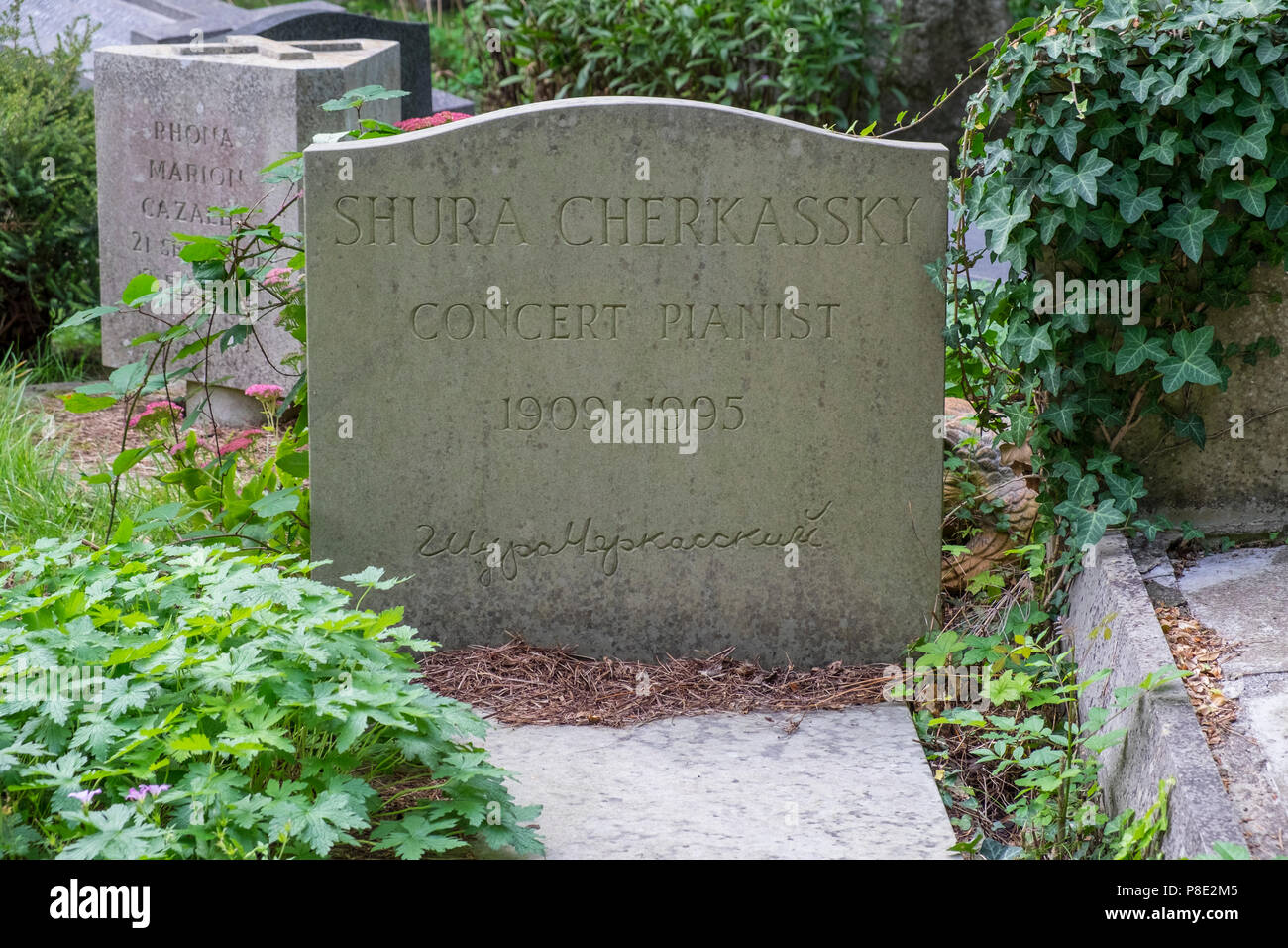 Shura Cherkassky grave,Highgate cimitero, Londra. Foto Stock