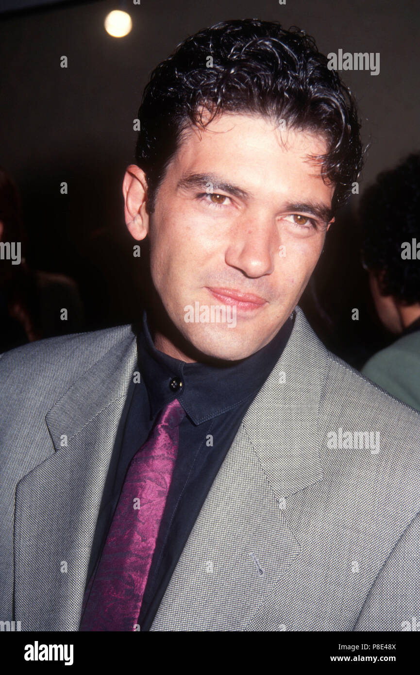 WESTWOOD, CA - 26 febbraio: attore Antonio Banderas assiste Warner Bros Foto 'il Mambo Kings' Premiere nel febbraio 26, 1992 al Mann Bruin Theatre di Westwood, California. Foto di Barry re/Alamy Stock Photo Foto Stock