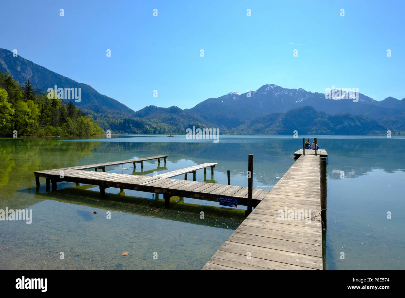 Lago Kochelsee, con una vista sulla Herzogstand e Heimgarten, Alta Baviera, Baviera, Germania Foto Stock
