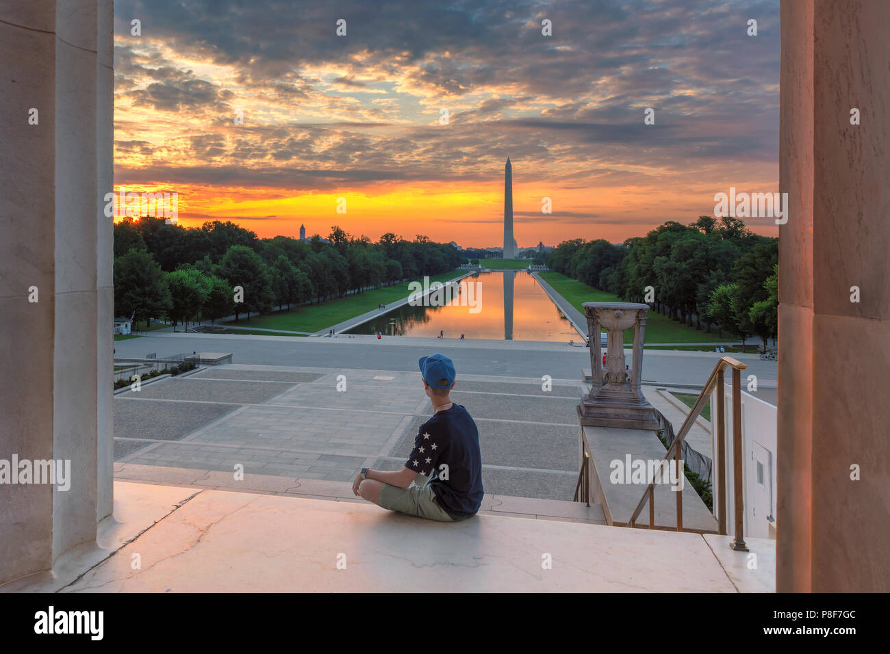 Il Monumento a Washington dal Lincoln Memorial a Sunrise Foto Stock