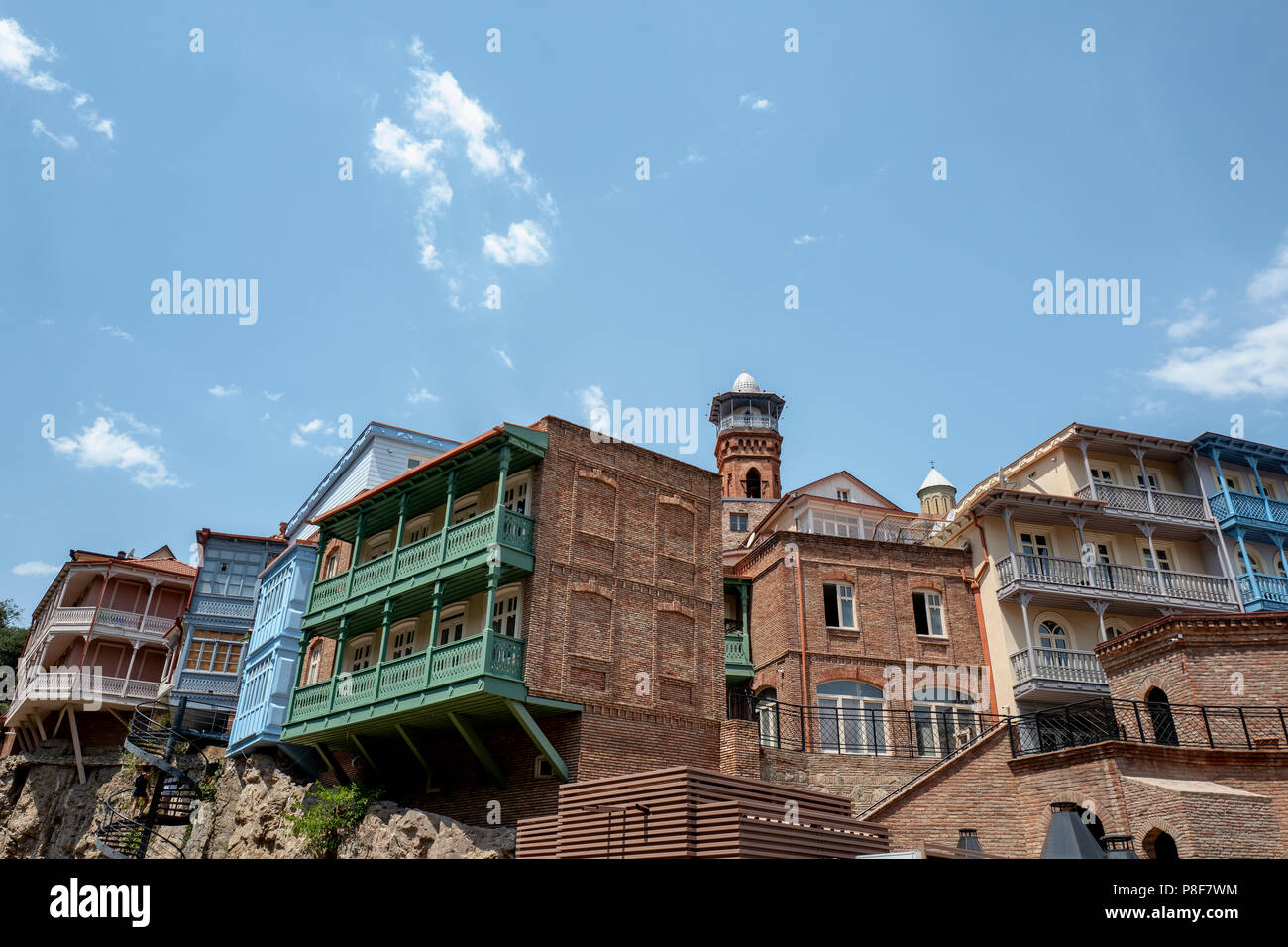 Edifici tradizionali in città vecchia Tbilisi in Georgia Foto Stock