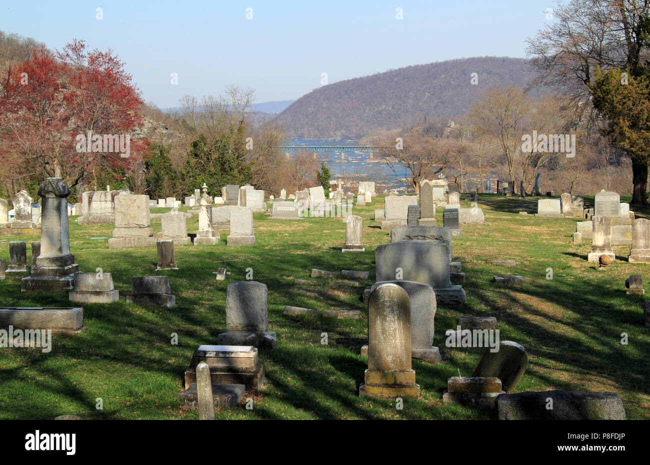 Il cimitero di Harper si affaccia sulla pittoresca città di harpers Ferry e contiene i resti di notevoli figure dalla città molto colorato passato, WV Foto Stock