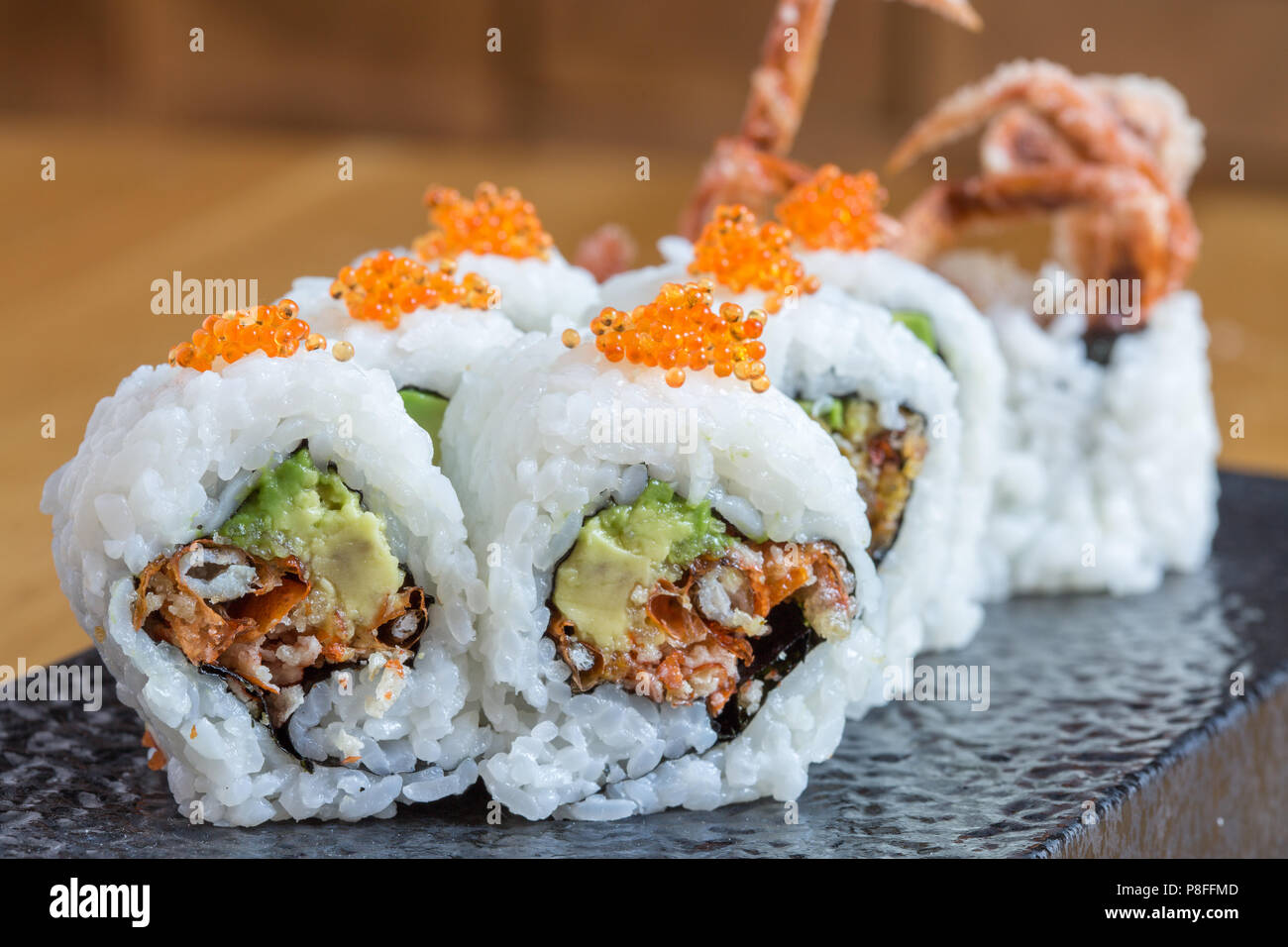 Panini di sushi con le rose di pesce Foto Stock