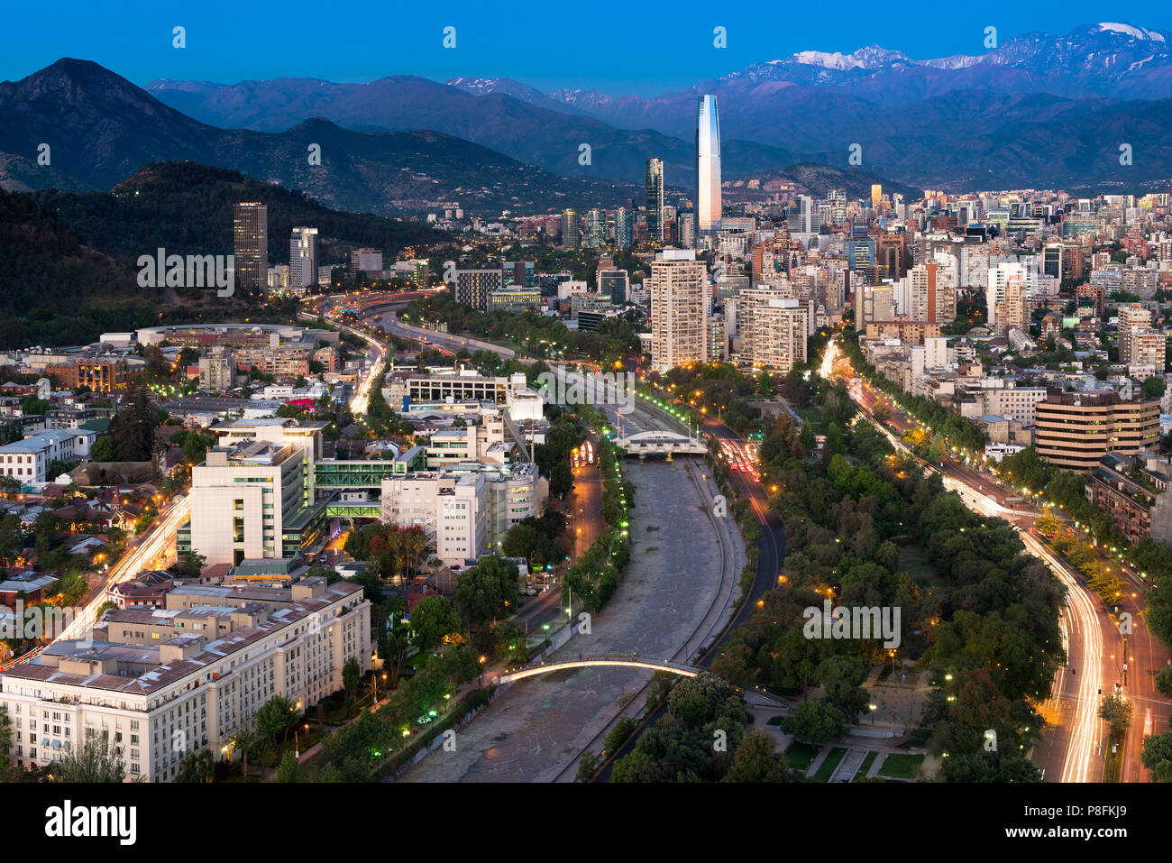 Vista panoramica di Providencia e Las Condes distretti, Santiago de Cile Foto Stock