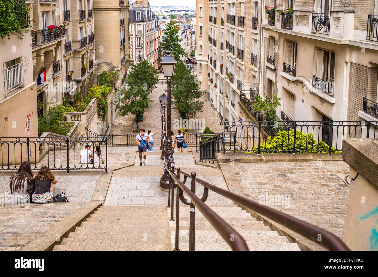 Le lunghe e ripide scale a Montmartre, Paris, Francia. Foto Stock