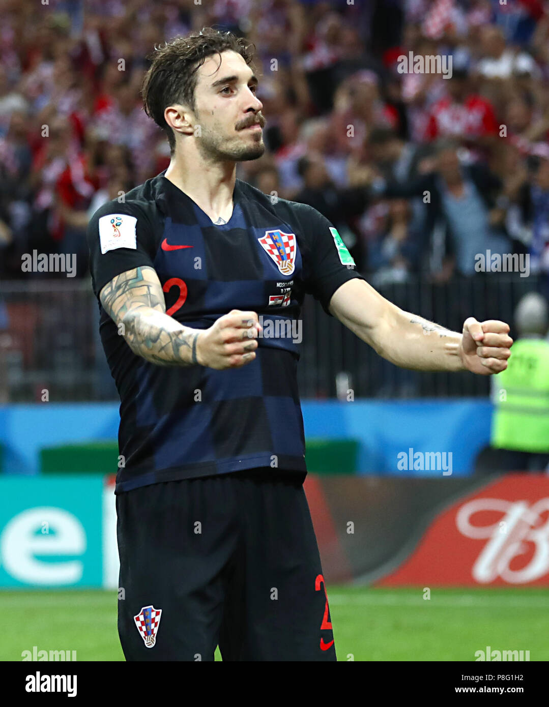 La Croazia ha Sime Vrsaljko celebra dopo il fischio finale della Coppa del Mondo FIFA, Semi finale corrisponde al Luzhniki Stadium di Mosca. Foto Stock