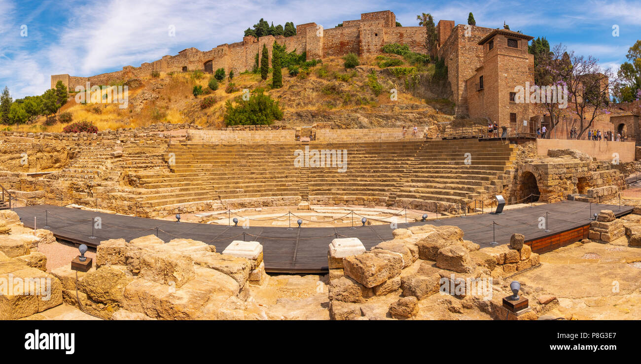 Vista panoramica. Teatro romano e Alcazaba. La città di Malaga. Costa del Sol, Andalusia. Spagna del sud Europa Foto Stock