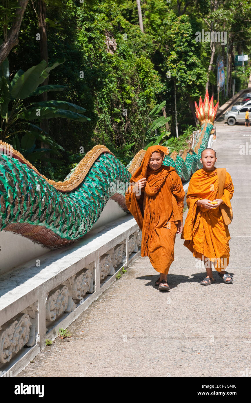 Buddhitic monaci, Wat Bang Riang, buddhistic tempio, Thap messo, Amphoe hap messo, Phang Nga, Thailandia, Asia Foto Stock