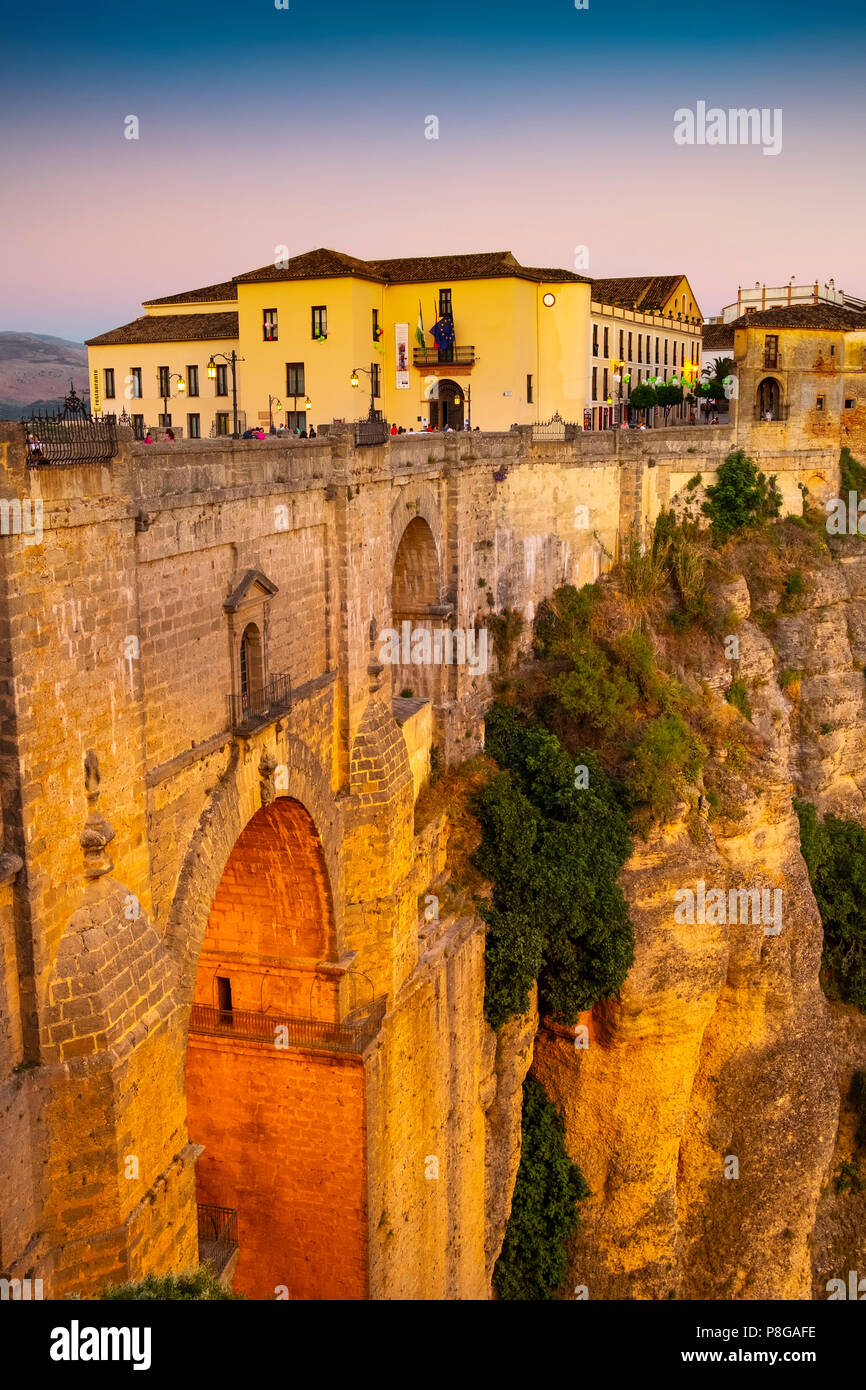 Puente Nuevo ponte sul fiume Guadalevín in El Tajo gorge. Città monumentale di Ronda. Provincia di Malaga in Andalusia. Spagna del sud Europa Foto Stock