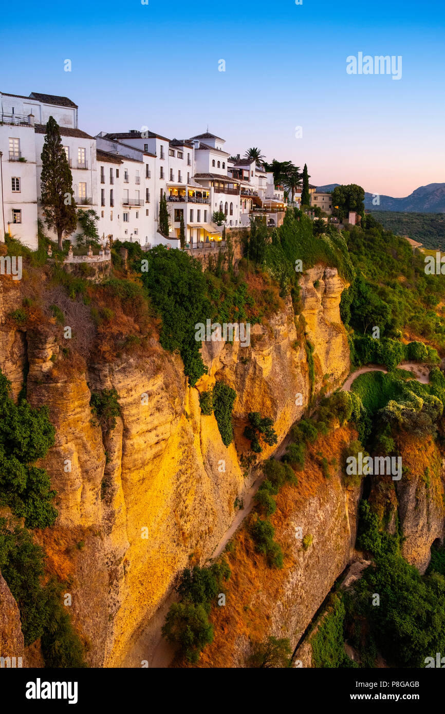 El Tajo gorge. Città monumentale di Ronda. Provincia di Malaga in Andalusia. Spagna del sud Europa Foto Stock