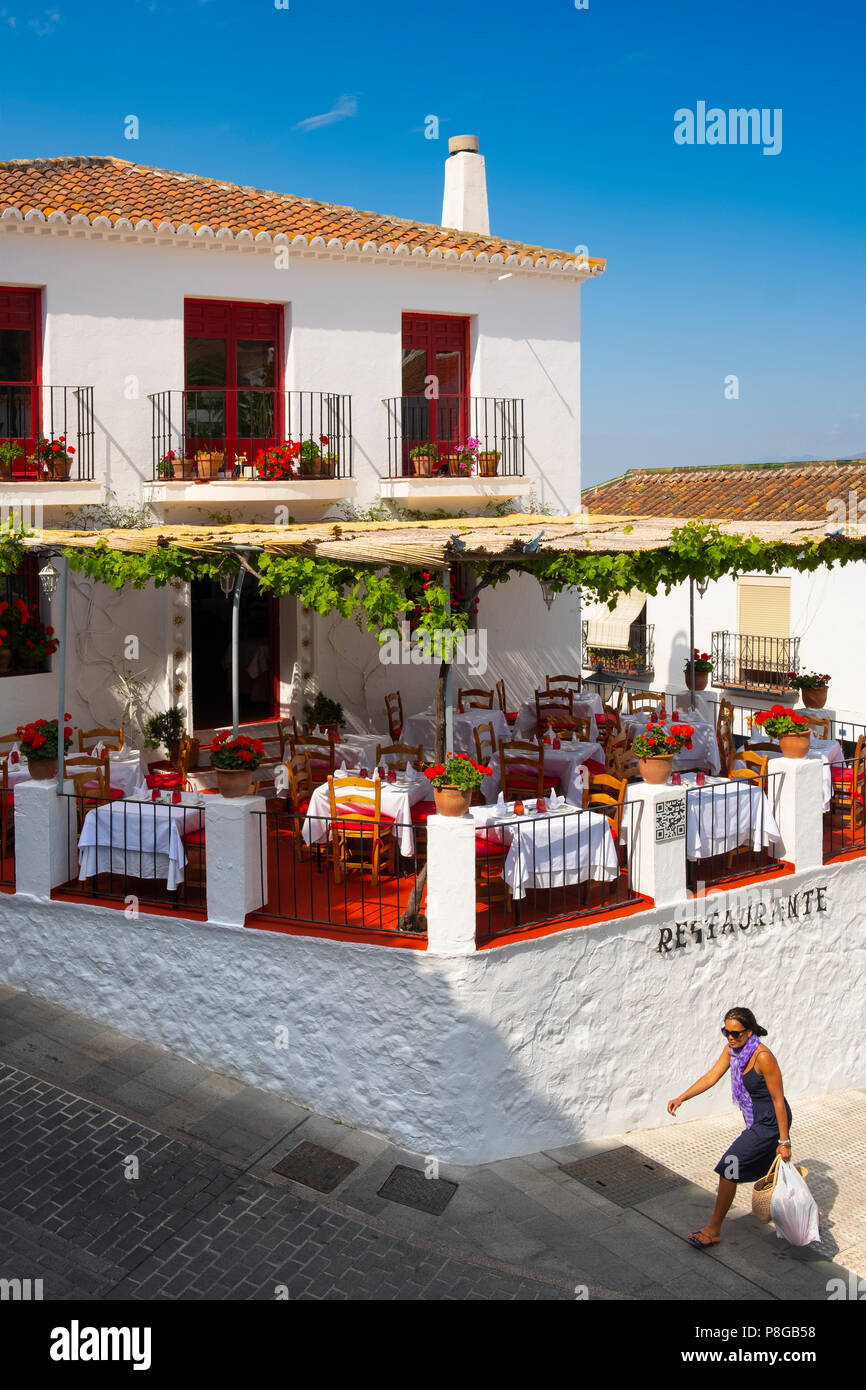 Ristorante e Hostal El Mirlo Blanco. Bianco tipico villaggio di Mijas. Costa del Sol, Málaga provincia. Andalusia, Spagna del Sud Europa Foto Stock