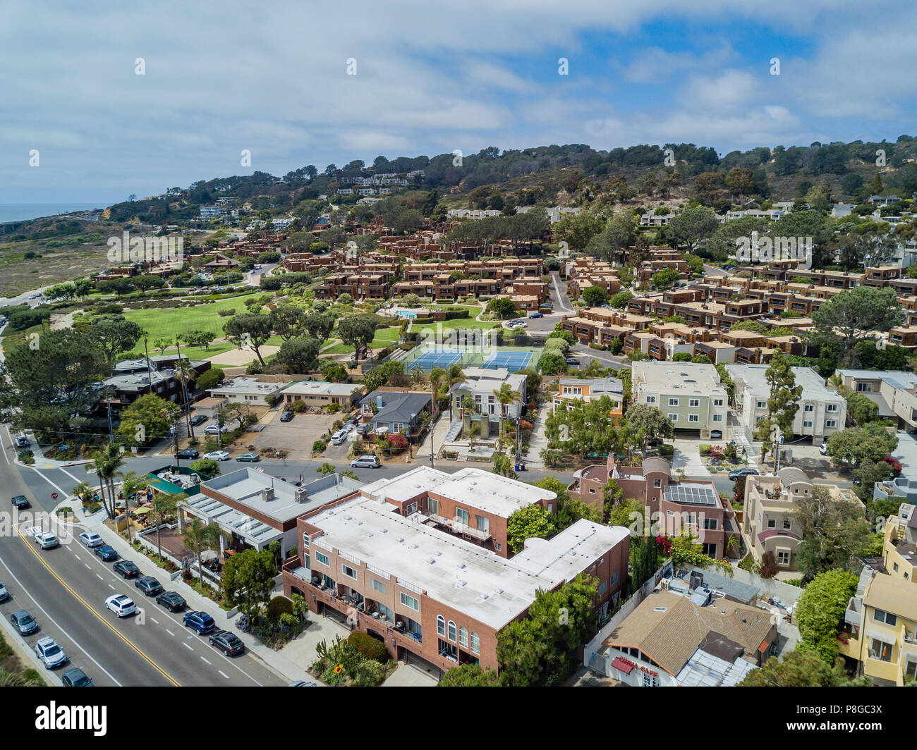 Vista aerea della bella Seapoint Townhomes Comunità Associazione a La Jolla, San Diego, California Foto Stock