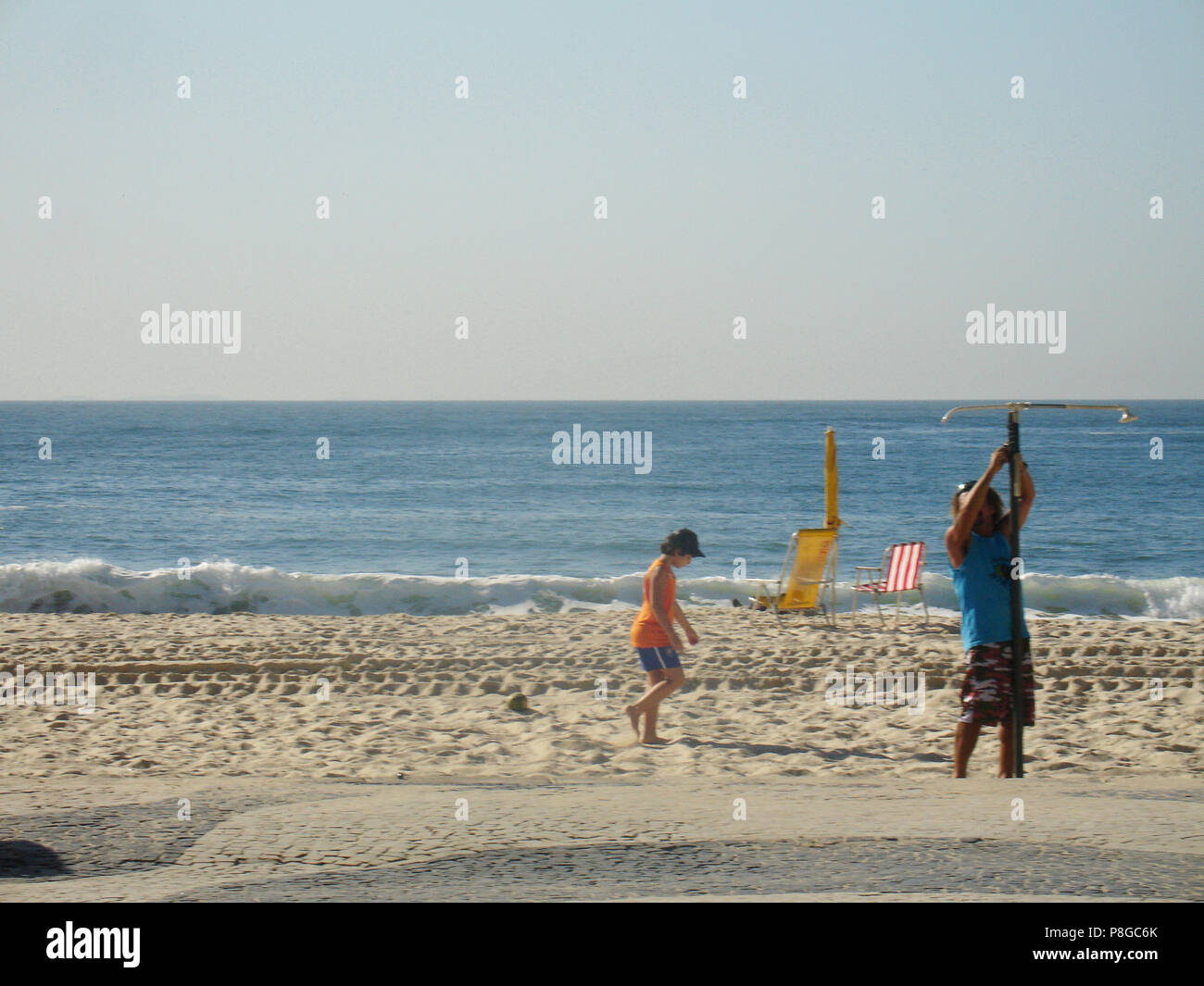 Sulla spiaggia di Copacabana, Rio de Janeiro, RJ, Brasile Foto Stock