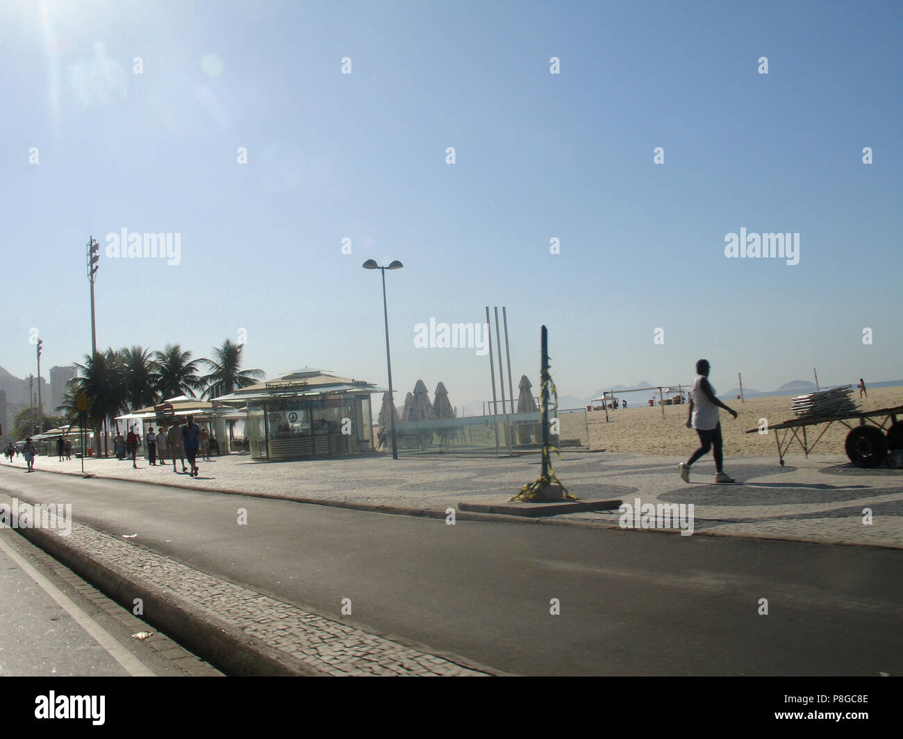 Sulla spiaggia di Copacabana, Rio de Janeiro, RJ, Brasile Foto Stock