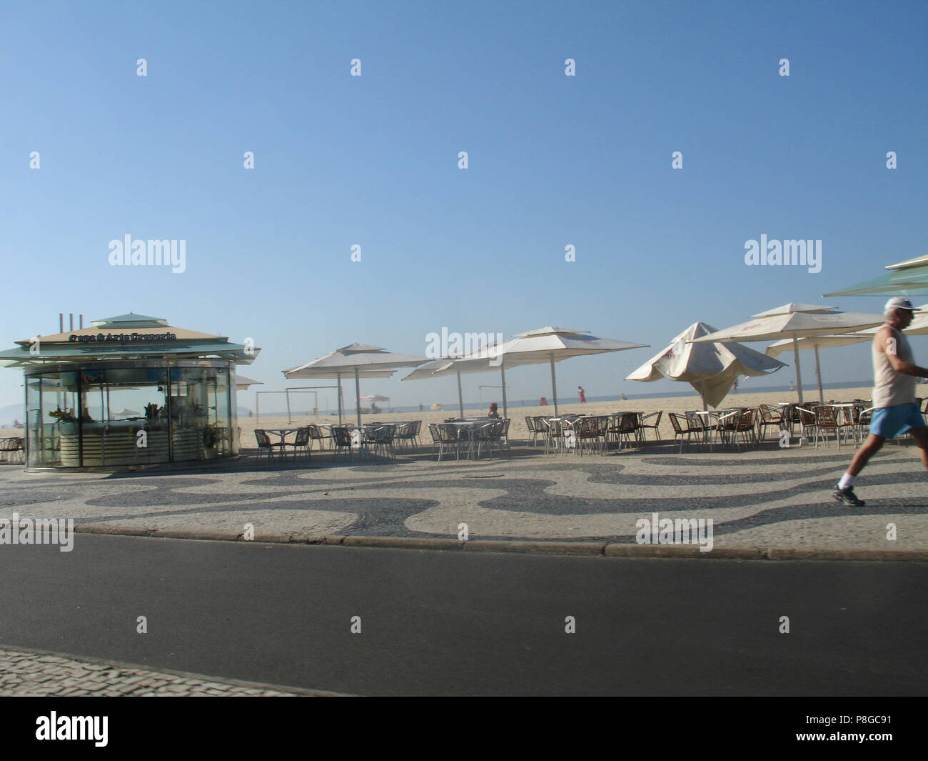 Sulla spiaggia di Copacabana, Rio de Janeiro, RJ, Brasile Foto Stock