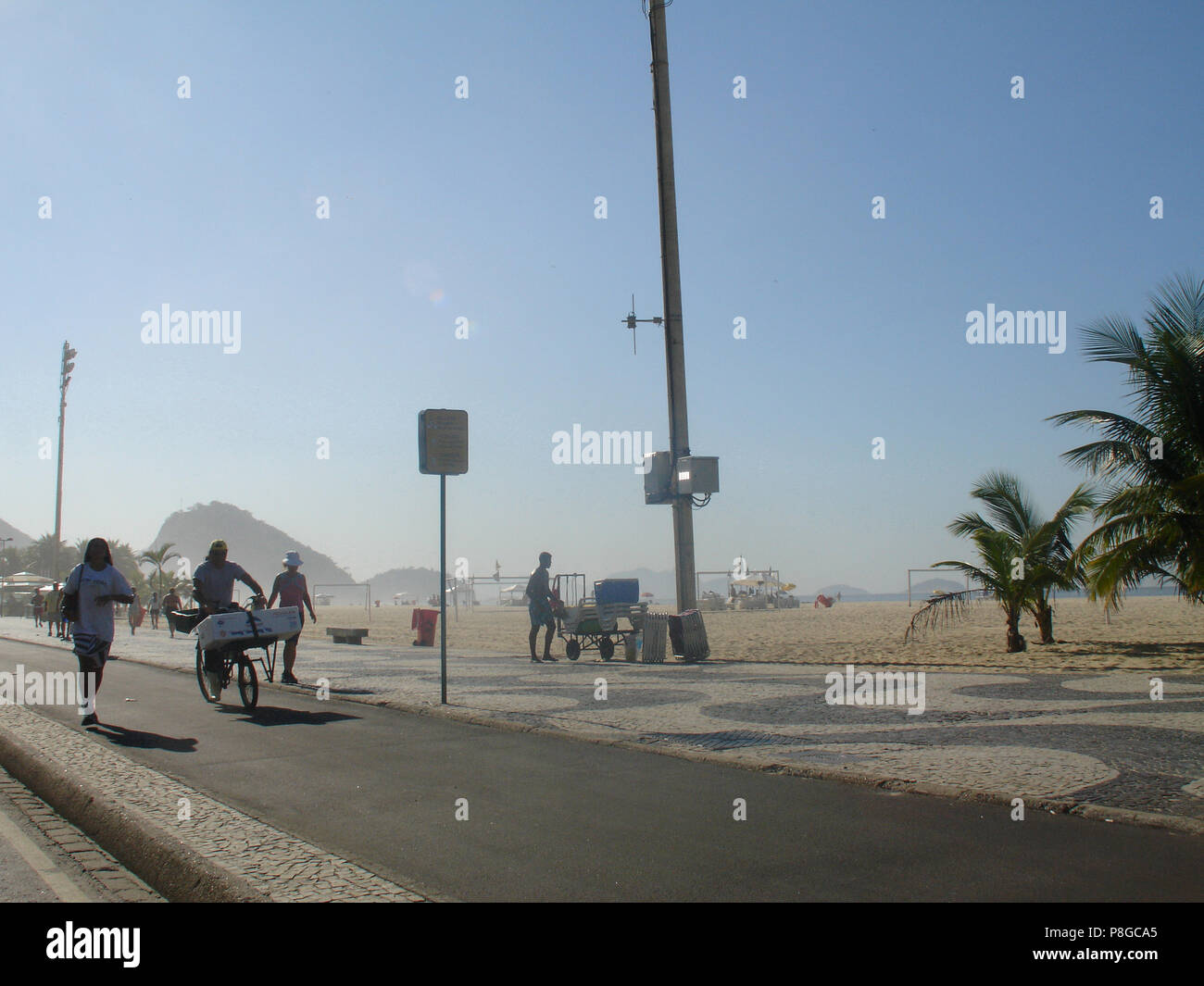 Sulla spiaggia di Copacabana, Rio de Janeiro, RJ, Brasile Foto Stock