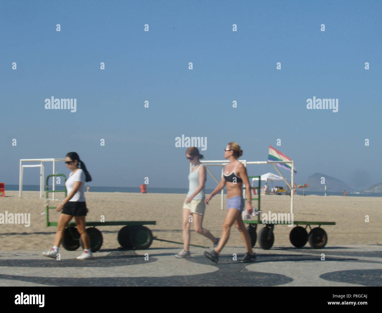 Sulla spiaggia di Copacabana, Rio de Janeiro, RJ, Brasile Foto Stock