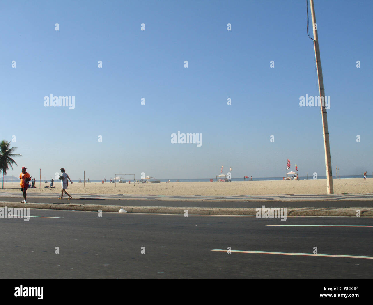 Sulla spiaggia di Copacabana, Rio de Janeiro, RJ, Brasile Foto Stock