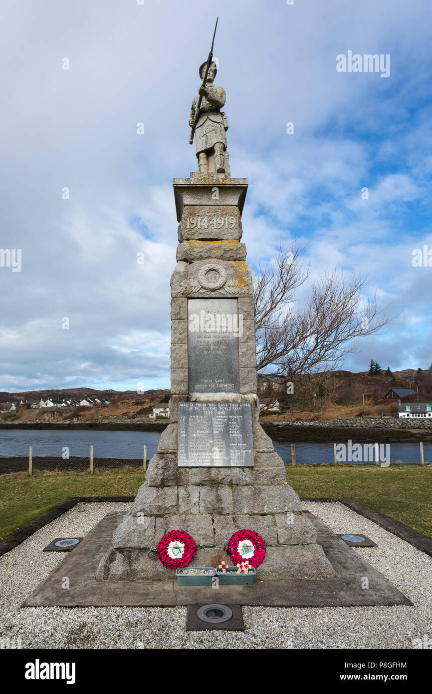 Il memoriale di guerra a Lochinver, Sutherland, Scotland, Regno Unito Foto Stock