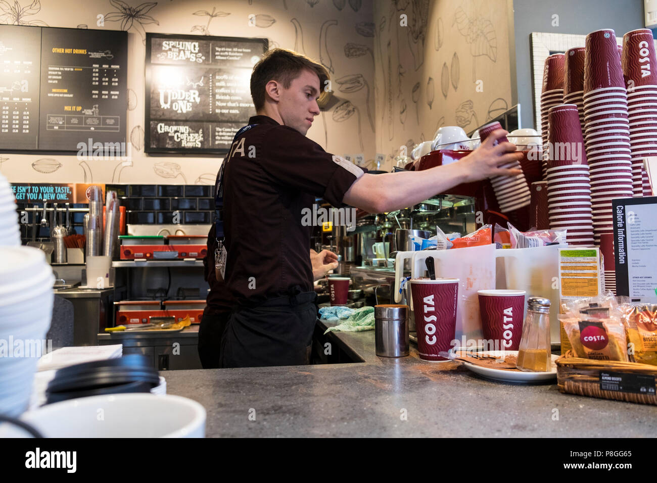 Costa Coffee shop interno, Londra, Inghilterra Foto Stock