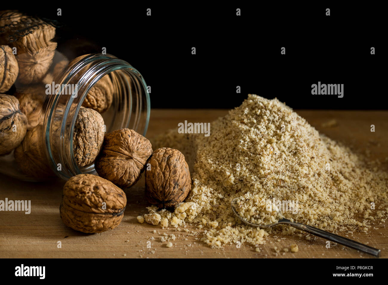 Tutta le noci e noci tritate. Foto Stock