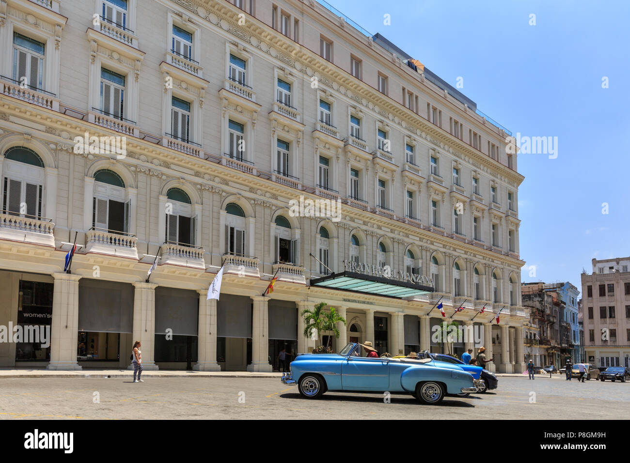 Il Gran Hotel Manzana Kempinski, ingresso anteriore nuovo hotel di lusso in edificio ristrutturato, Habana Vieja, Havana, Cuba Foto Stock