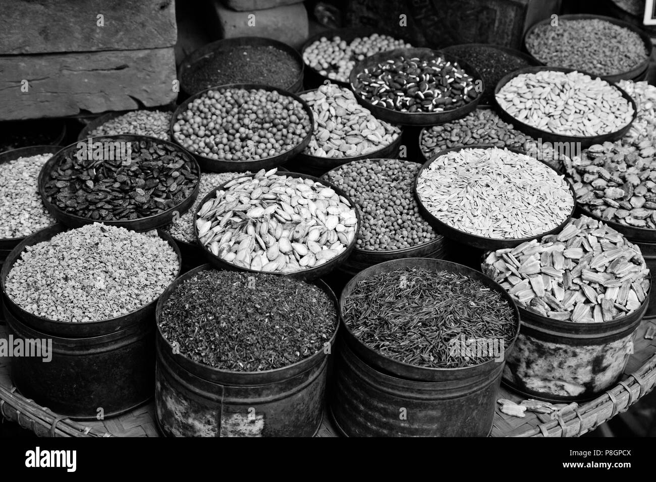 Spezie medicinali per la vendita al mercato centrale in BAGO - Myanmar Foto Stock