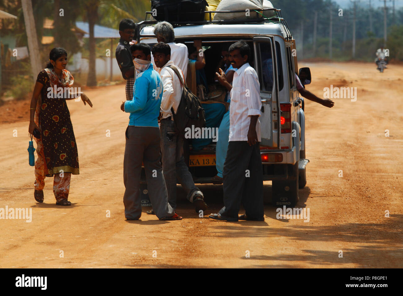 Alternativa di trasporto pubblico in India rurale, Karnataka, India Foto Stock