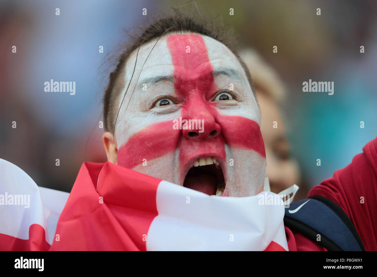 Mosca, Russia - 11 Luglio: Inghilterra sostenitore durante il 2018 FIFA World Cup Russia Semi Final match tra Inghilterra e Croazia presso lo Stadio Luzhniki sulla luglio 11, 2018 a Mosca, in Russia. MB Media Foto Stock