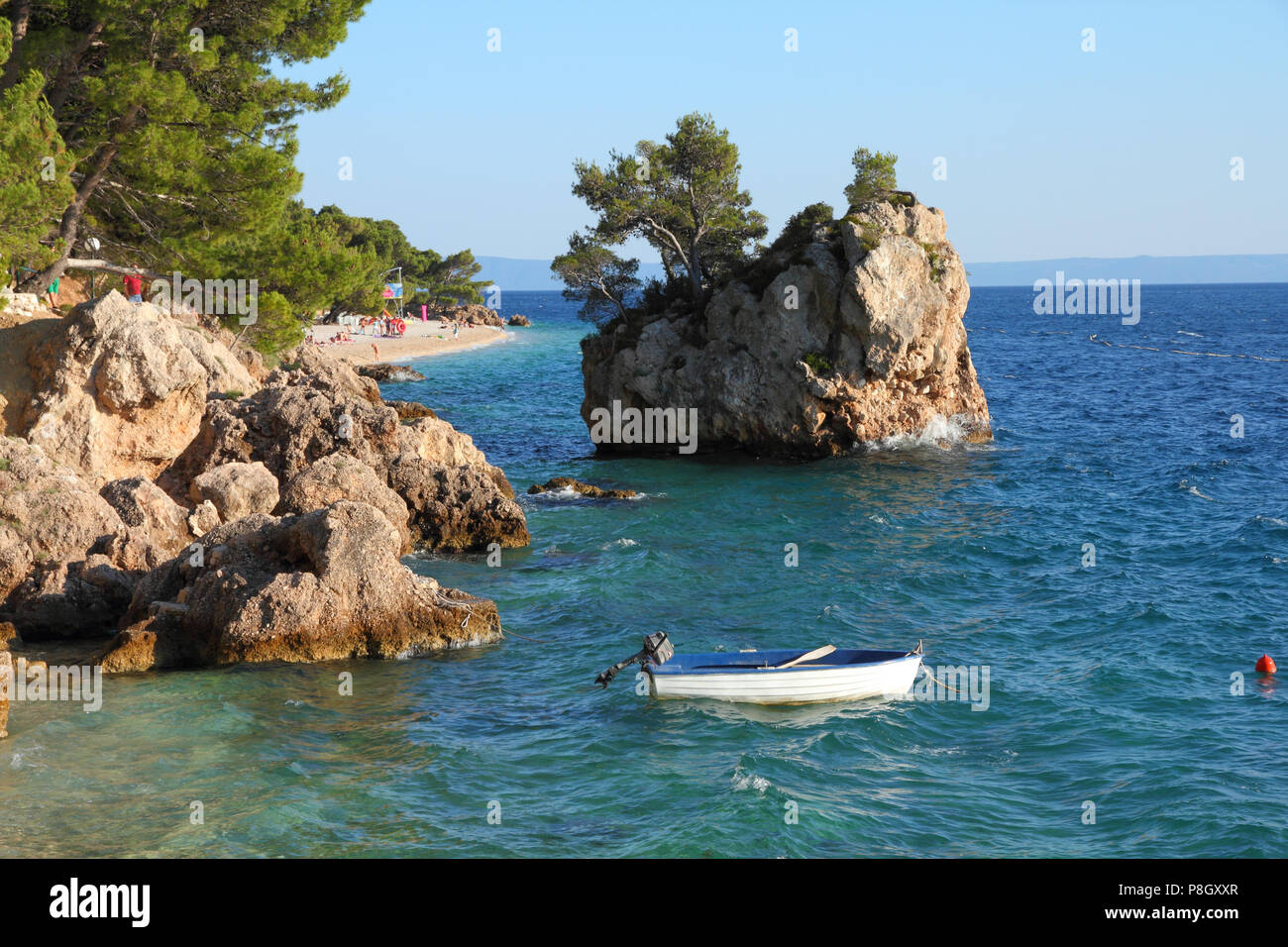 Croazia - bellissima costa mediterranea del paesaggio in Dalmazia. Brela Spiaggia - Mare Adriatico. Foto Stock