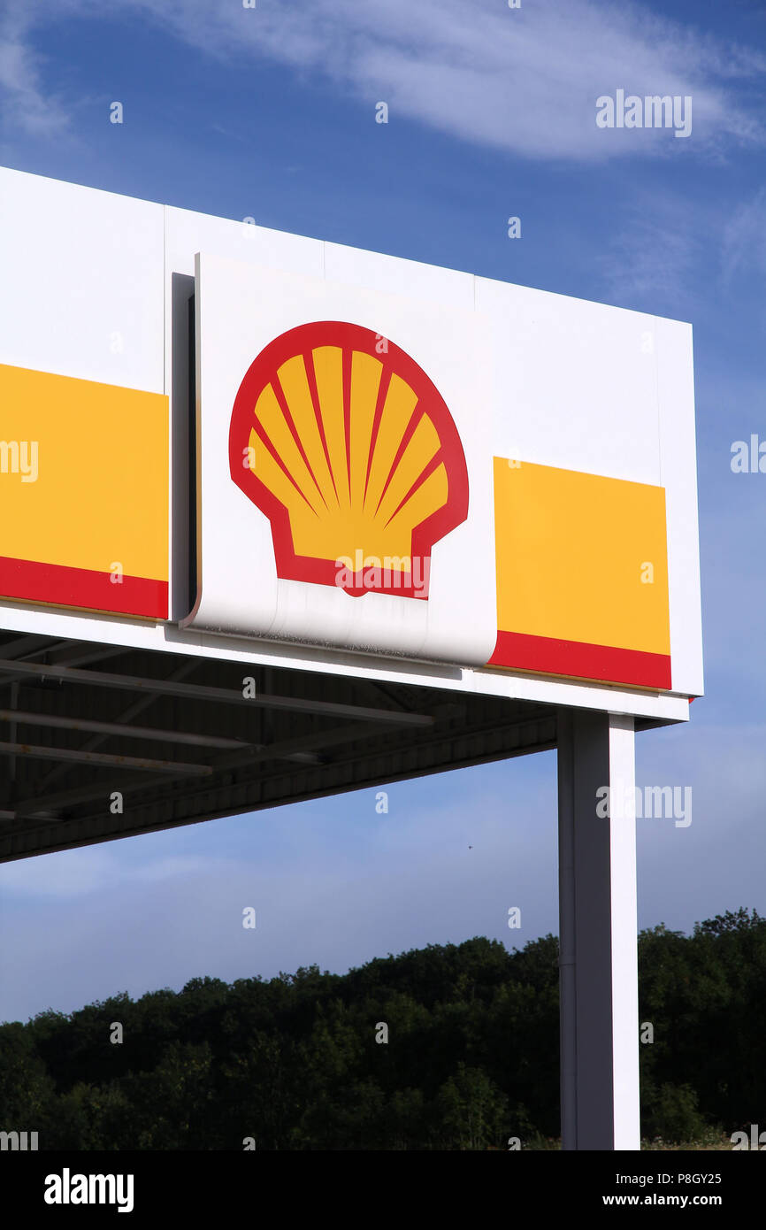 DEUBACHSHOF, Germania - 4 settembre: stazione di rifornimento Shell il 4 settembre 2010 in Deubachshof, Germania. Secondo Forbes, Royal Dutch Shell Oil Company Foto Stock