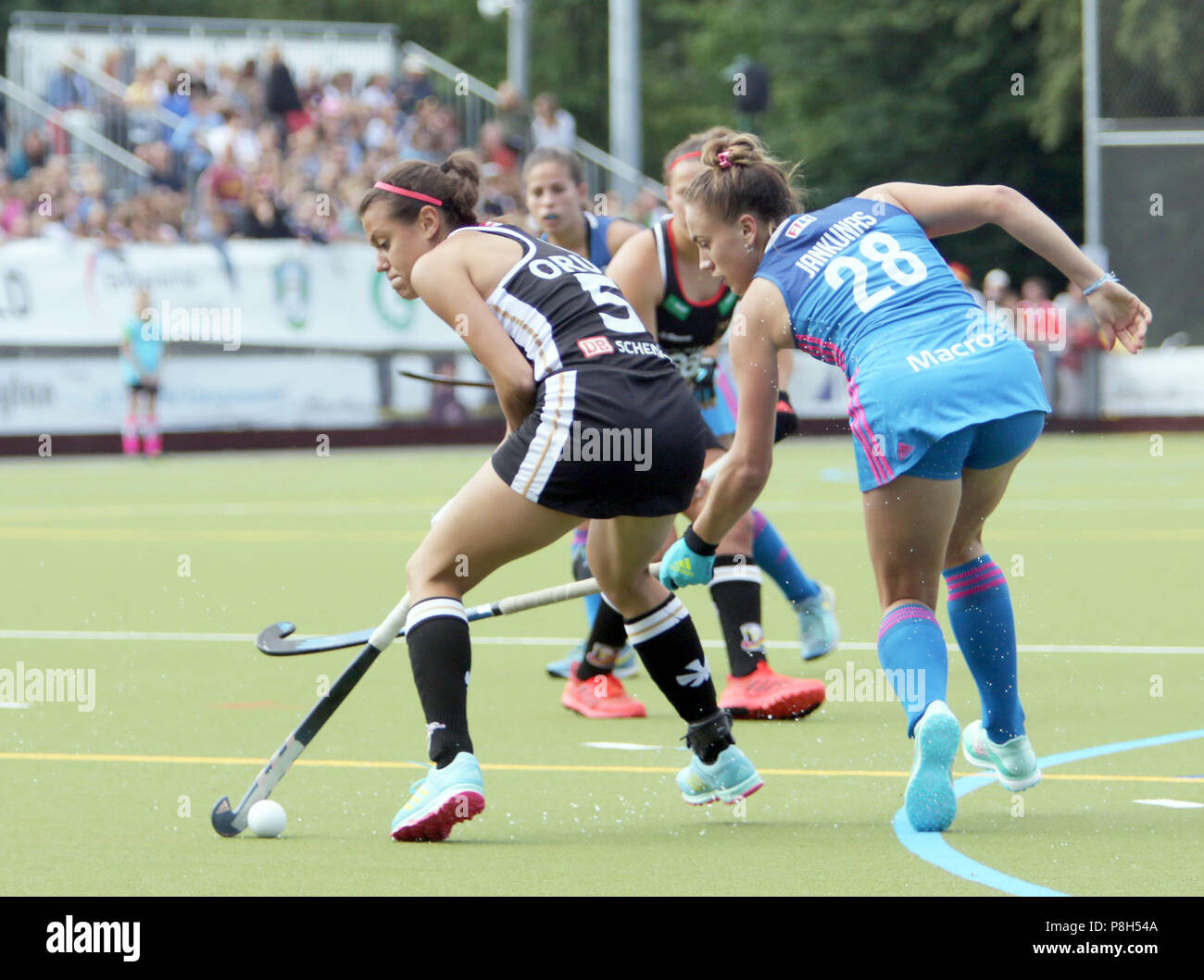 Gruenwald vicino a Monaco di Baviera, Germania. 11 Luglio, 2018. Da sinistra Selin ORUZ (Germania), Julieta JANKUNAS (Argentina), .womans hockey, reale 4 Nations Cup 2018.Germania vs Argentina, Leisure Park, Gruenwald vicino a Monaco di Baviera, .i team della Nuova Zelanda, Paesi Bassi, Argentina e Germania prendere parte a questo concorso prepareation per il campionato del mondo. Credito: Wolfgang Fehrmann/ZUMA filo/Alamy Live News Foto Stock