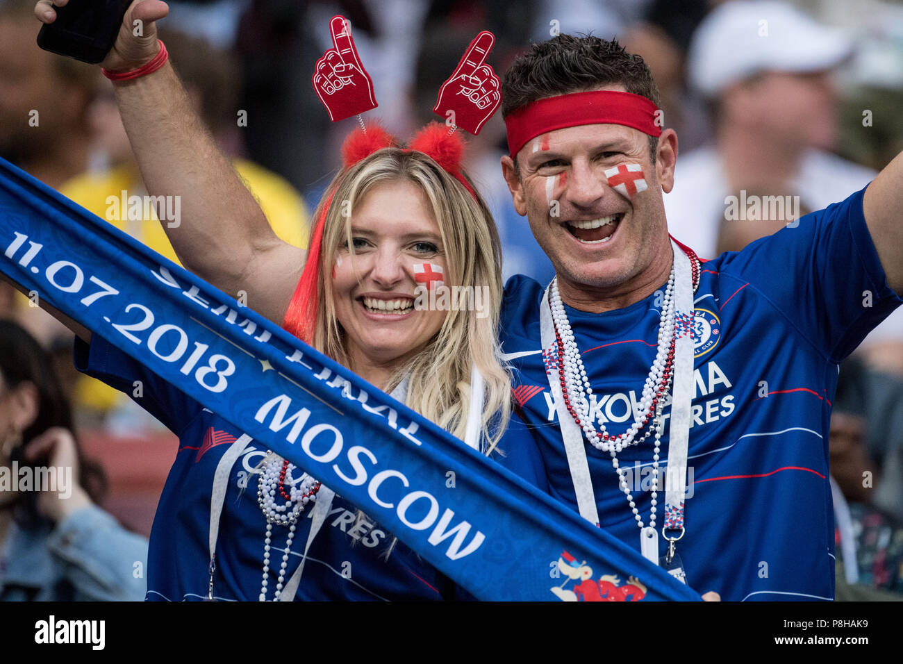 I tifosi inglesi, giubilo, tifo, tifo, gioia, entusiasmo, celebrare, ventilatore, ventole, spettatori, sostenitori, sostenitore, mezza figura, mezza figura, coppia, coppia, PÍ  rchen, Croazia (CRO) - Inghilterra (ITA) 2: 1, semi-finale , gioco 62, il 07/11/2018 a Mosca; Coppa del Mondo di Calcio 2018 in Russia dal 14.06. - 15.07.2018. | Utilizzo di tutto il mondo Foto Stock