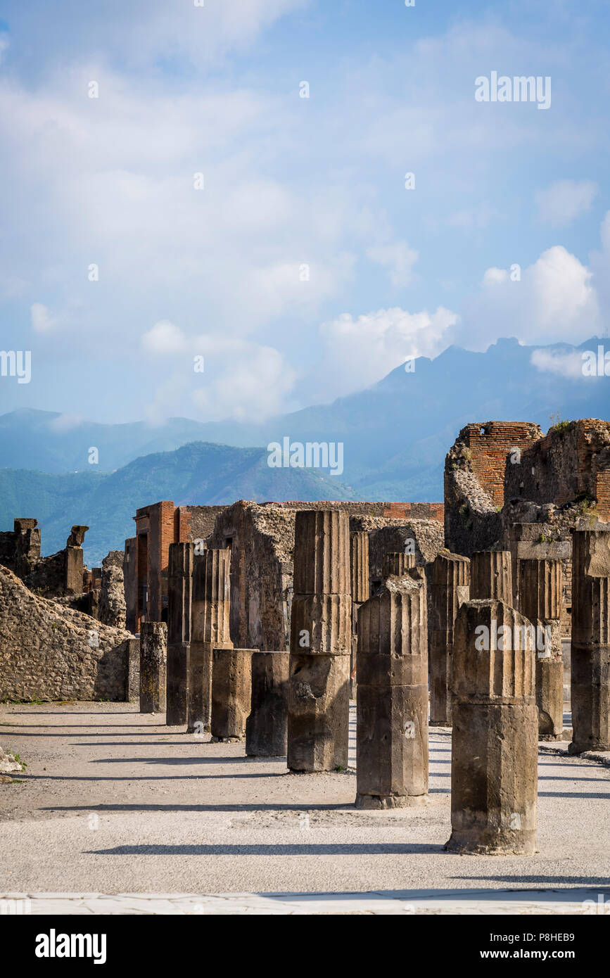 Pompei, sito archeologico vicino a Napoli, Portico della Concordia Augusta, Forum, Italia Foto Stock