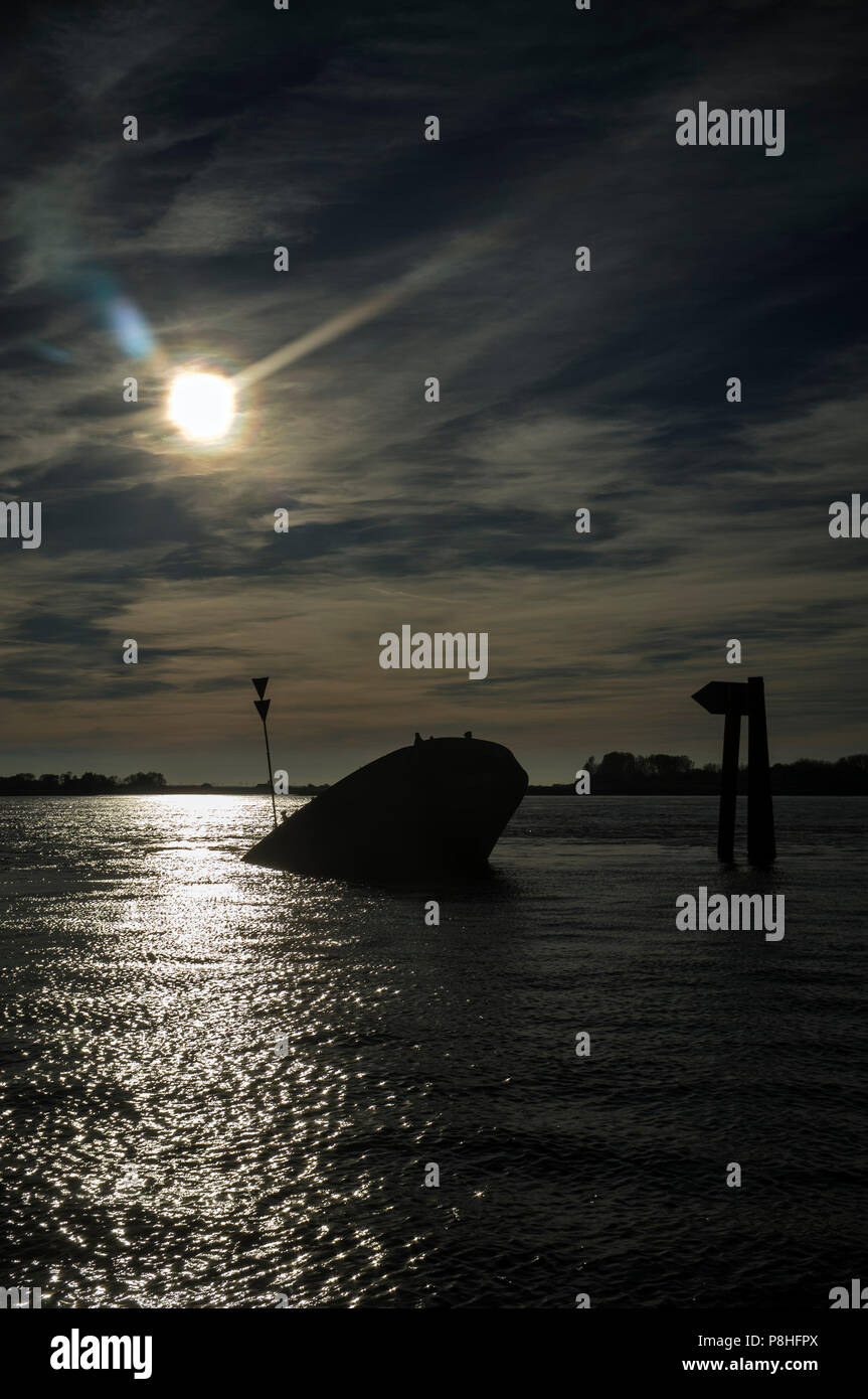 Amburgo abgesoffen ist. Zwischen Blankenese und dem Falkensteiner Ufer. Foto Stock