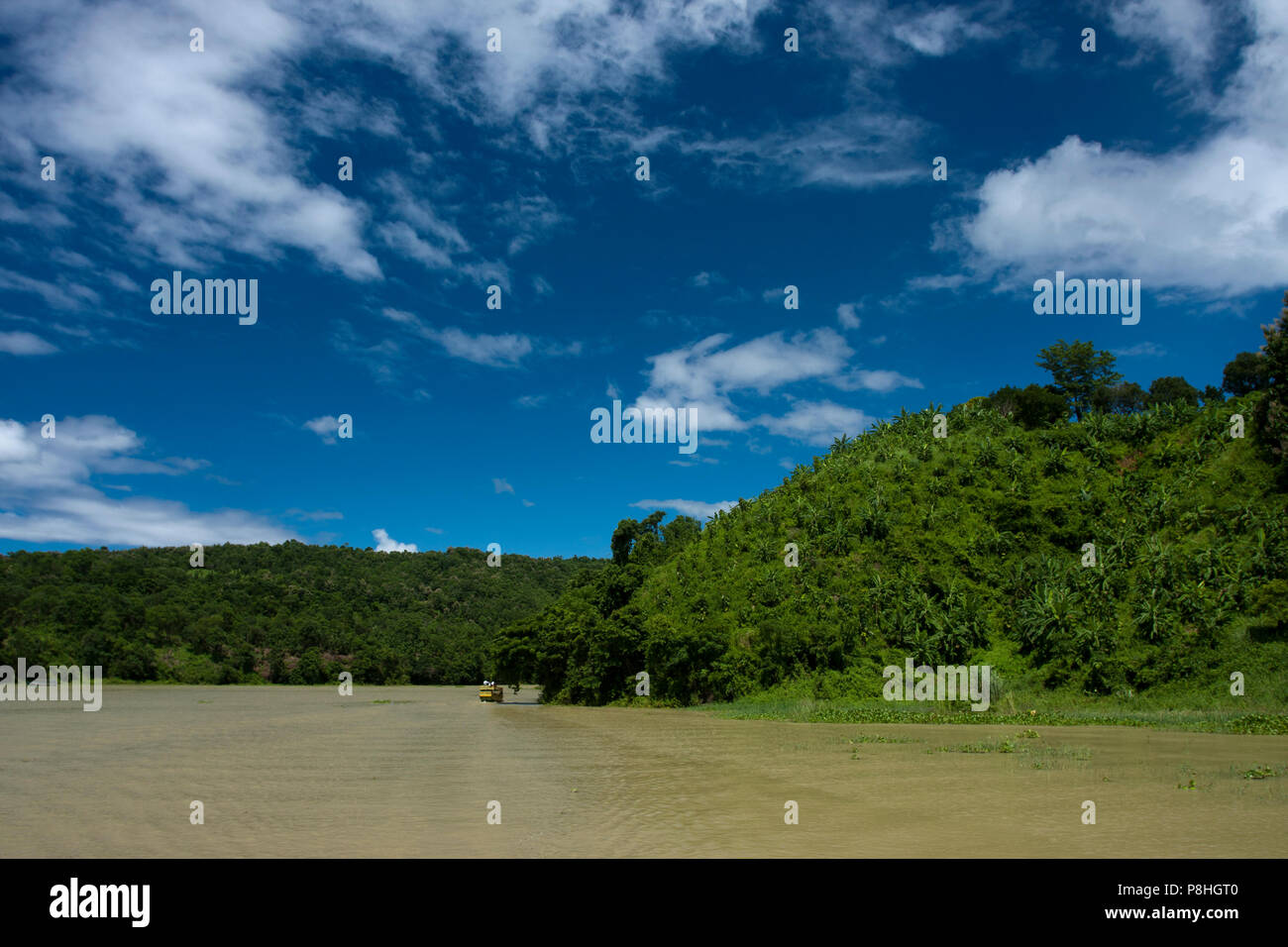 Il Kaptai lago di Rangamati in Bangladesh. Una popolare destinazione turistica, è il paese più grande lago artificiale, diffondendo in 680 kilomet quadrato Foto Stock